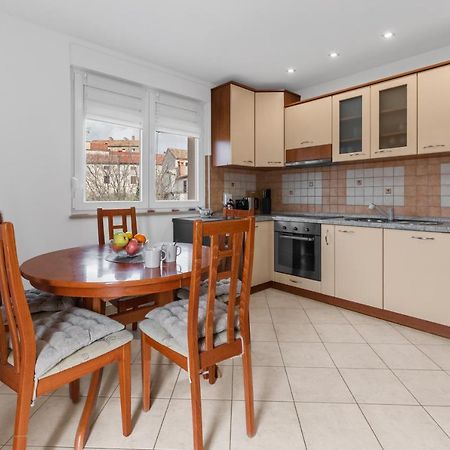 Apartment Mdm Buje Bagian luar foto