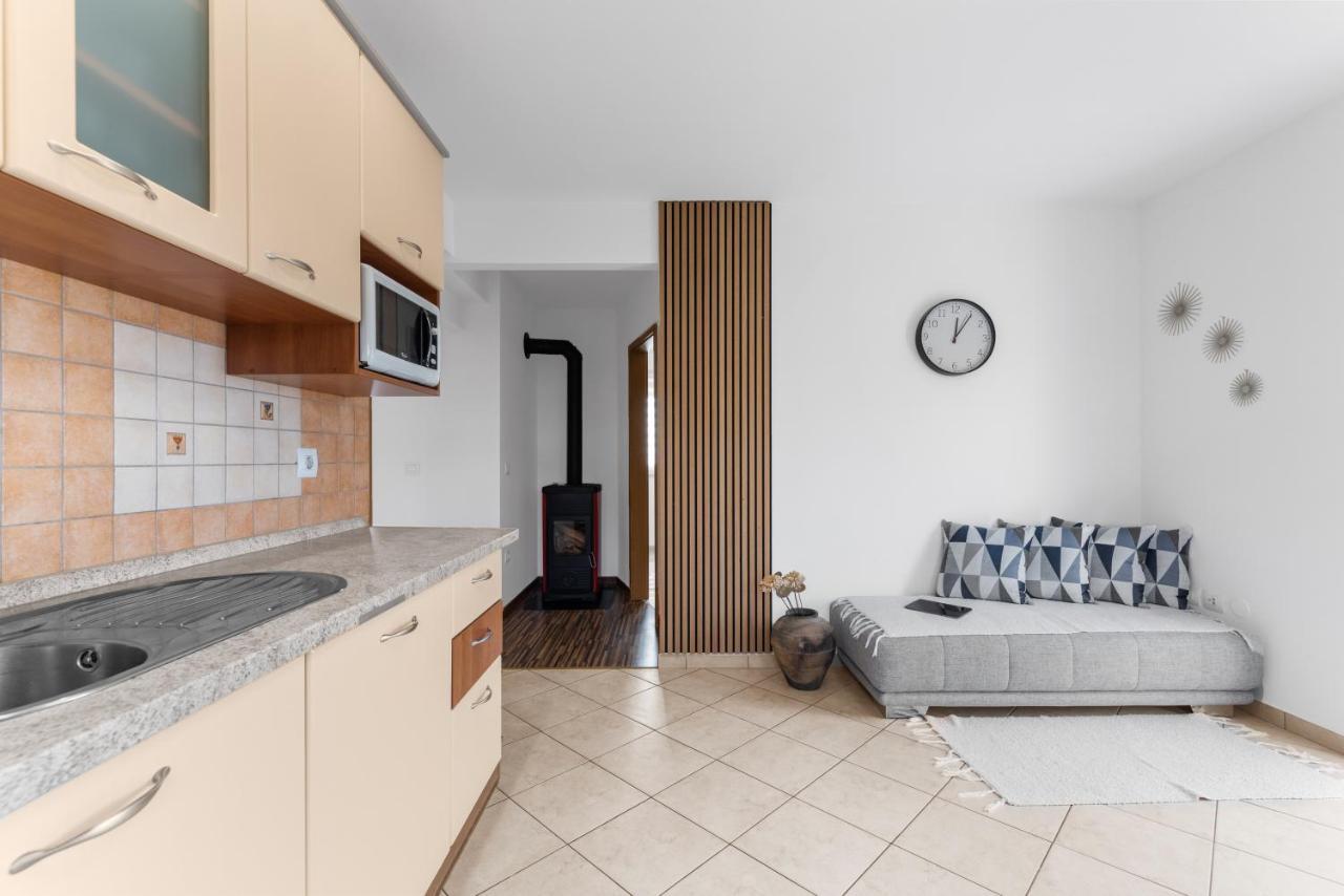 Apartment Mdm Buje Bagian luar foto