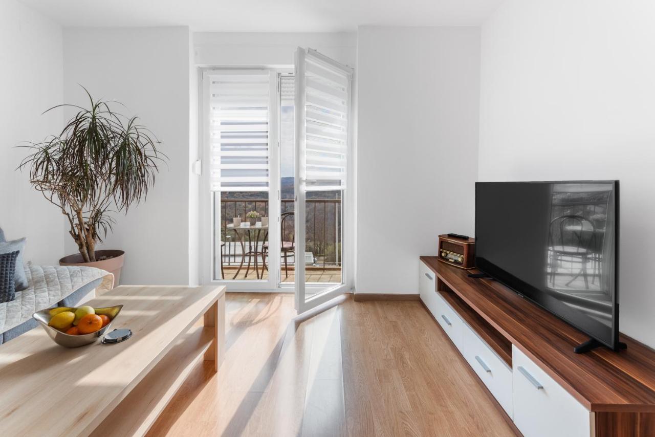 Apartment Mdm Buje Bagian luar foto