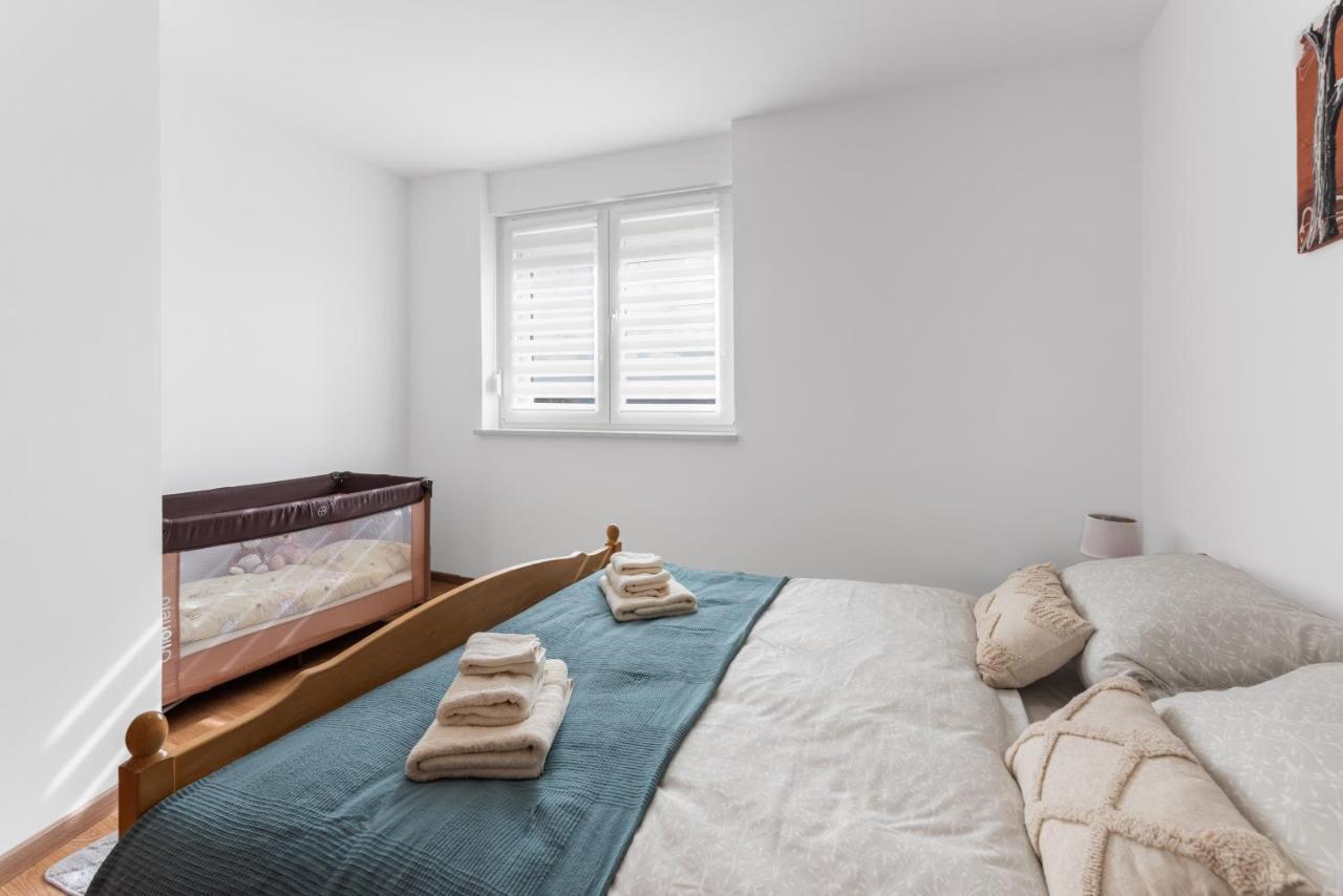 Apartment Mdm Buje Bagian luar foto