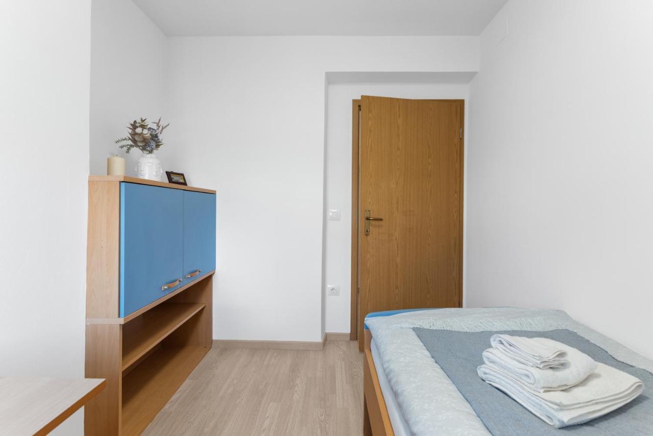 Apartment Mdm Buje Bagian luar foto