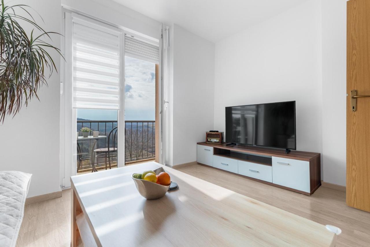 Apartment Mdm Buje Bagian luar foto